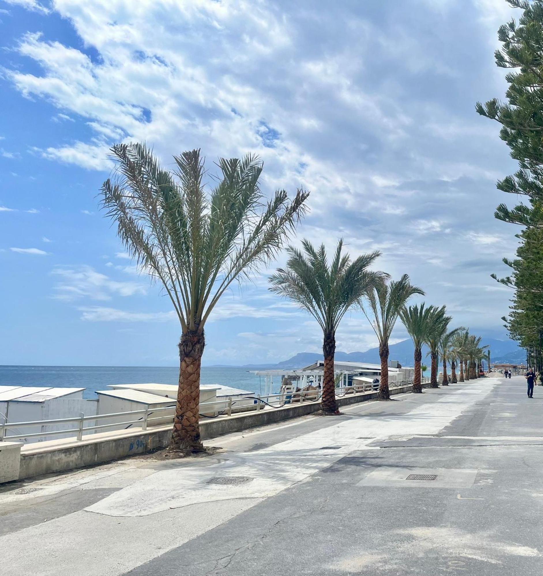 Casa Vacanza! A 50M Dal Mare! Bordighera Exterior photo