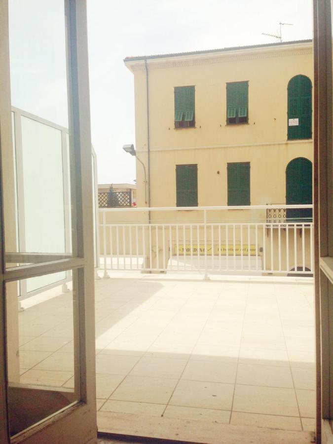Casa Vacanza! A 50M Dal Mare! Bordighera Exterior photo